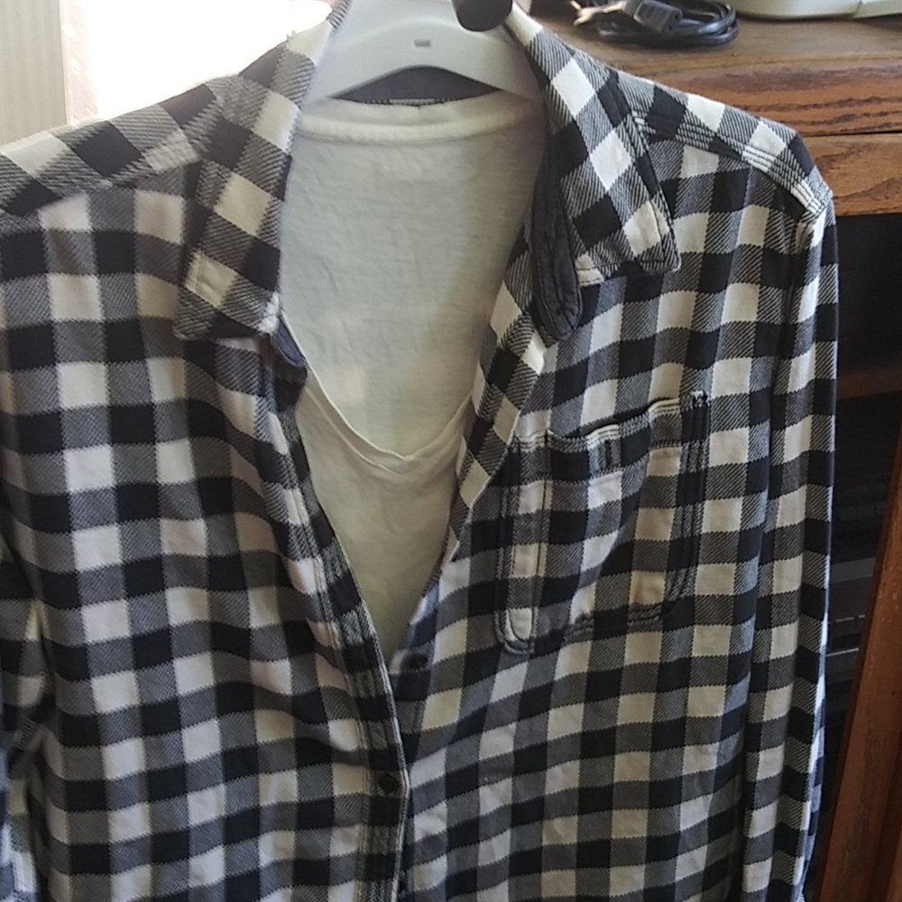 Shirt plus free under polo shirt.
